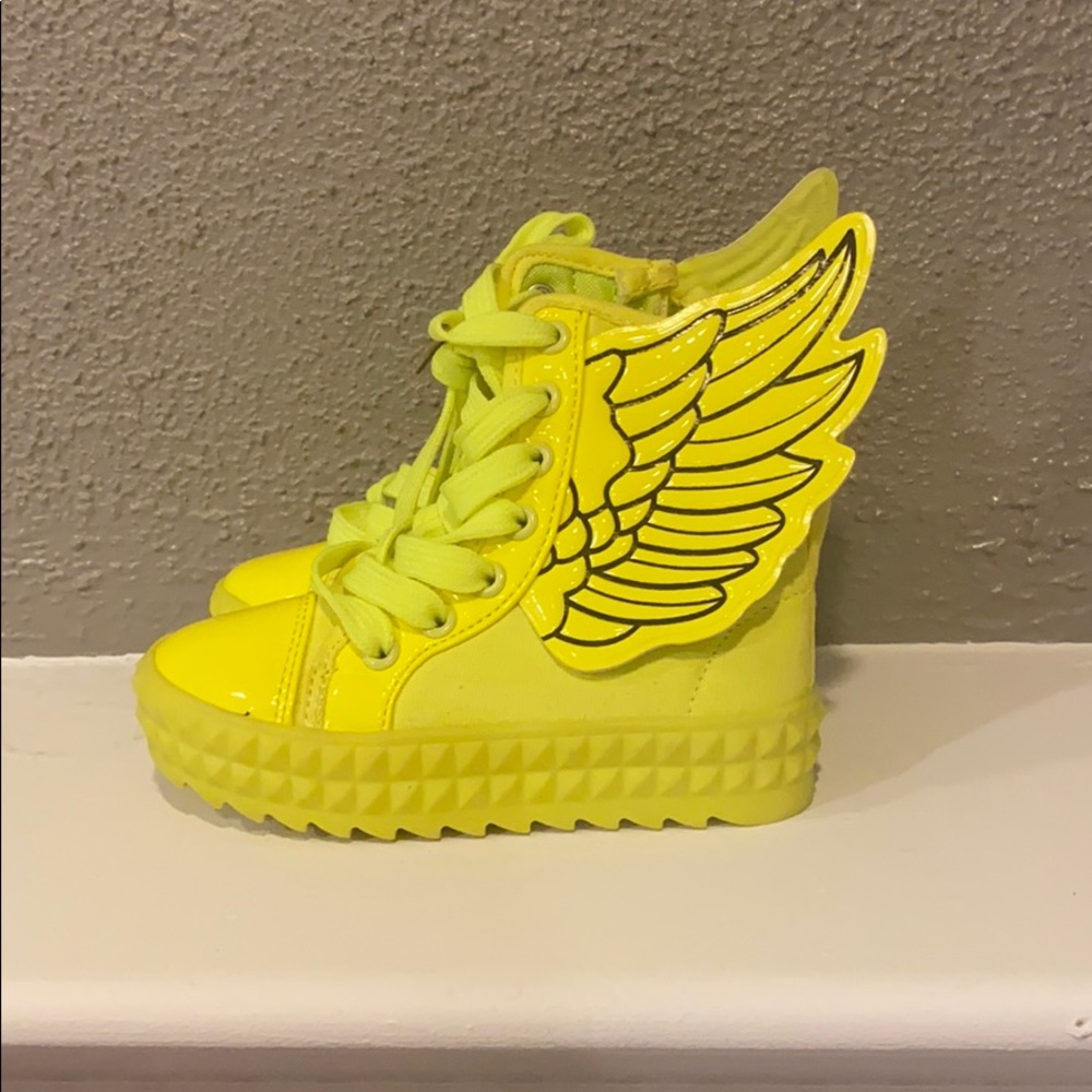 Kids sneakers